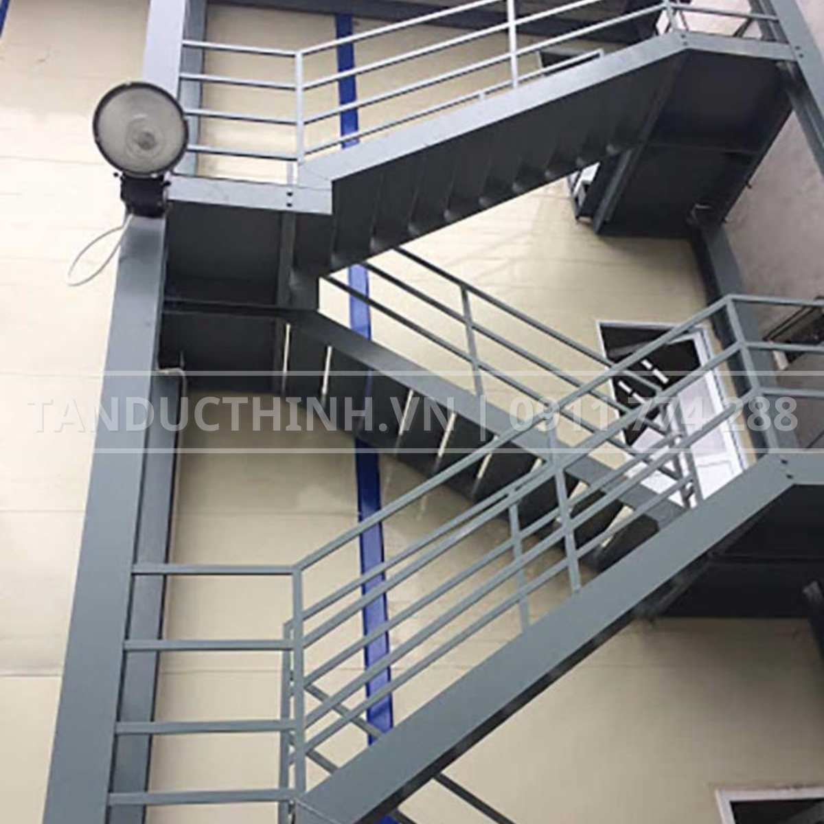 Cầu thang thoát hiểm